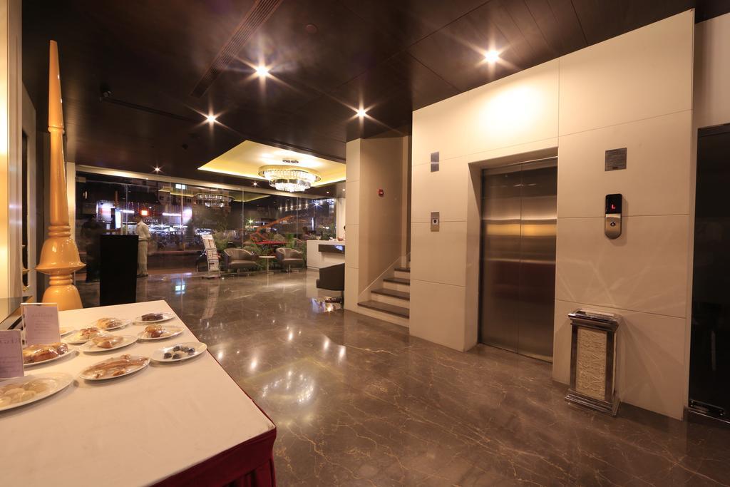 Hotel Regalia Tirupati Luaran gambar